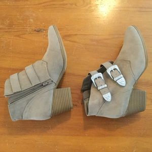 CHRISTIAN SIRIANO Beige Silver Buckled Booties Zip